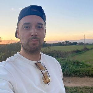 Meet your Posher, Alex britton